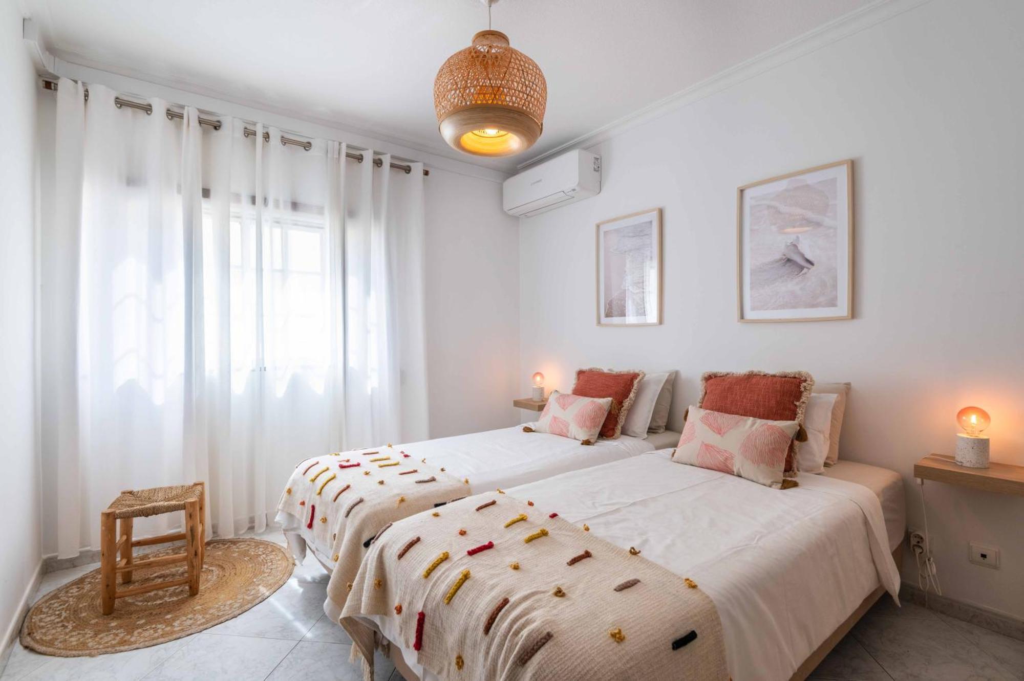 Apartamento Flat With Ac, Wifi, Netflix, Balcony - 3 Min From The Beach Armação de Pêra Exterior foto
