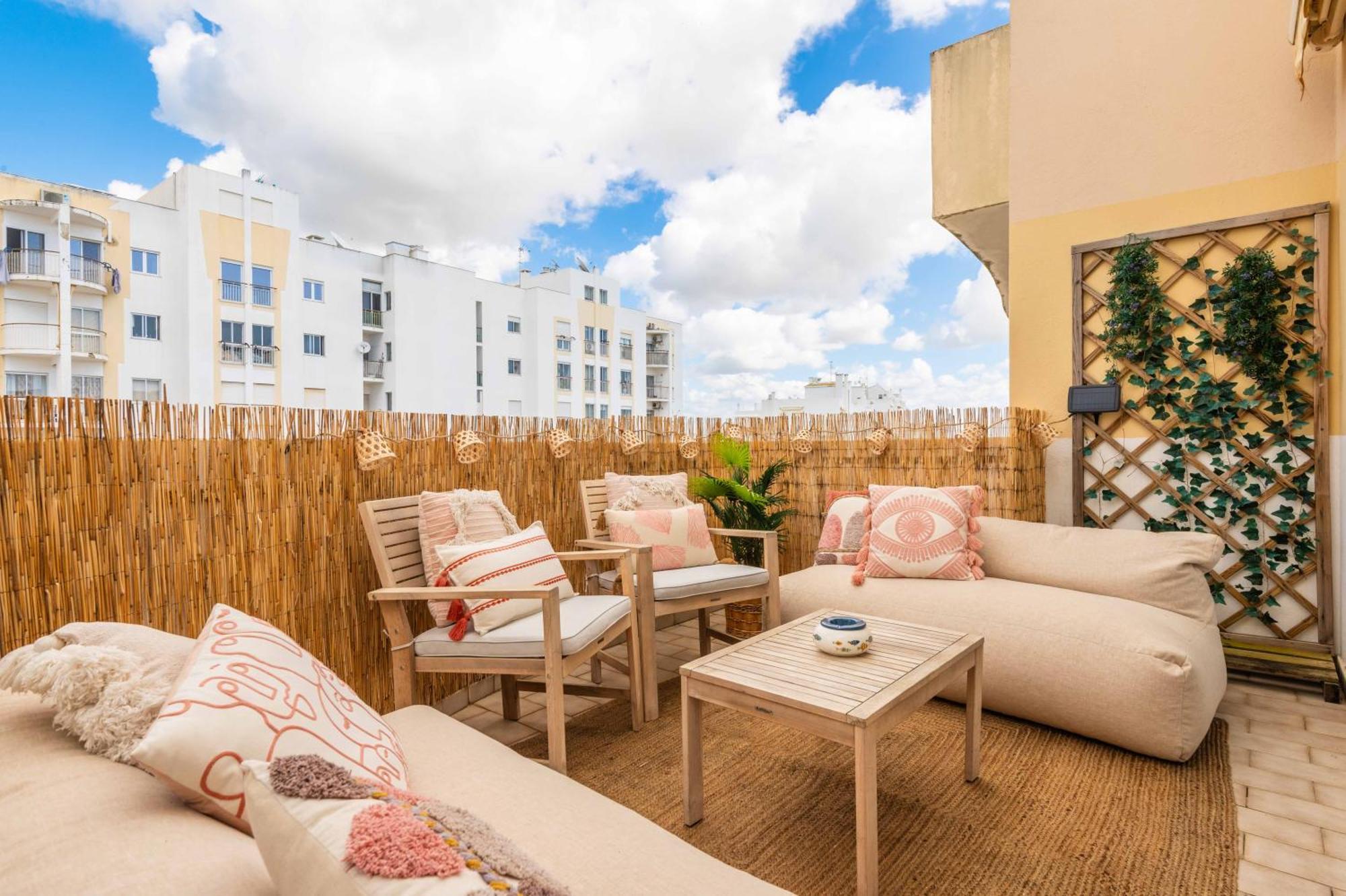 Apartamento Flat With Ac, Wifi, Netflix, Balcony - 3 Min From The Beach Armação de Pêra Exterior foto